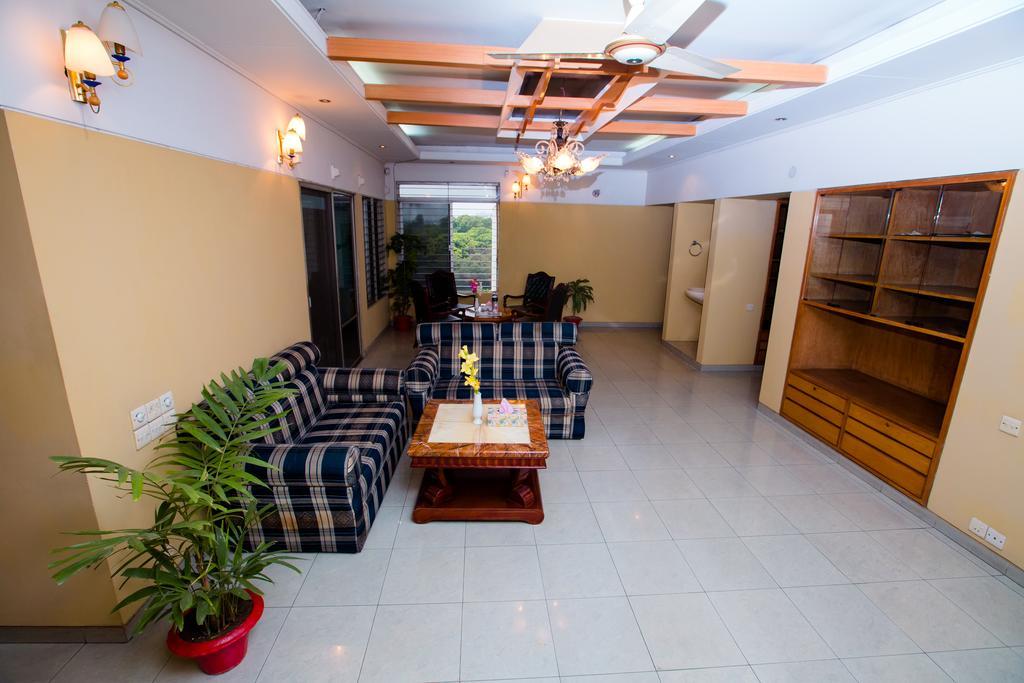 Hotel Golden Deer Дакка Экстерьер фото